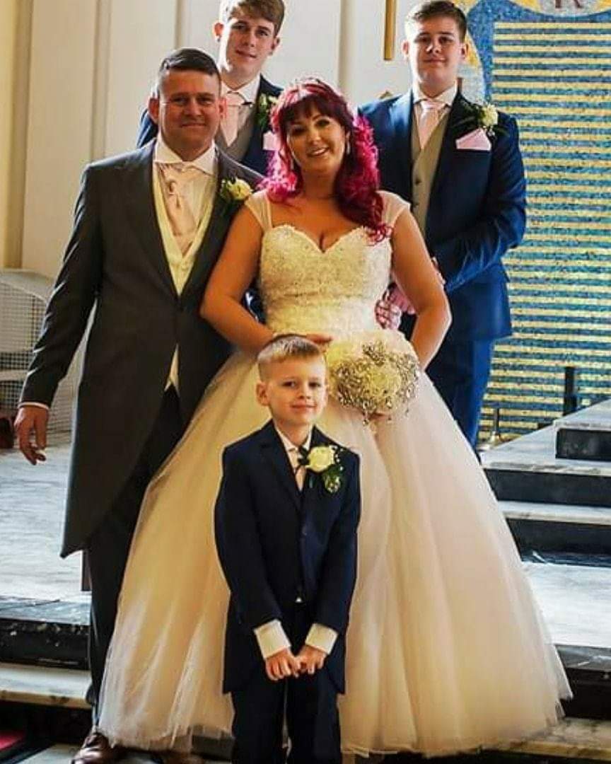Here is our gorgeous bride Amanda in a stunning @RonaldJoyceInt  wedding dress which Amanda had cut to T length.Thank you so much for the photos.
Enjoy married life ❤👰💍
