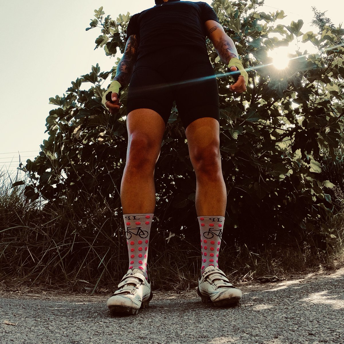 perrolococl's tweet photo. 🚲 🚴‍♂️ 🚵‍♂️ #EMBICIATE
*
*
*
📸 @gonzalogagaray
*
#ciclismo #cycling #gravelbike #mtb #btt #socks #calcetines #calcetinesoriginales #calcetinesdecolores #calcetinesdeportivos #calcetinesciclismo #cyclingsocks #calcetinescompresivos #ciclismoruta #ciclismodemontaña #ciclismomtb https://t.co/mKanx5W3mB