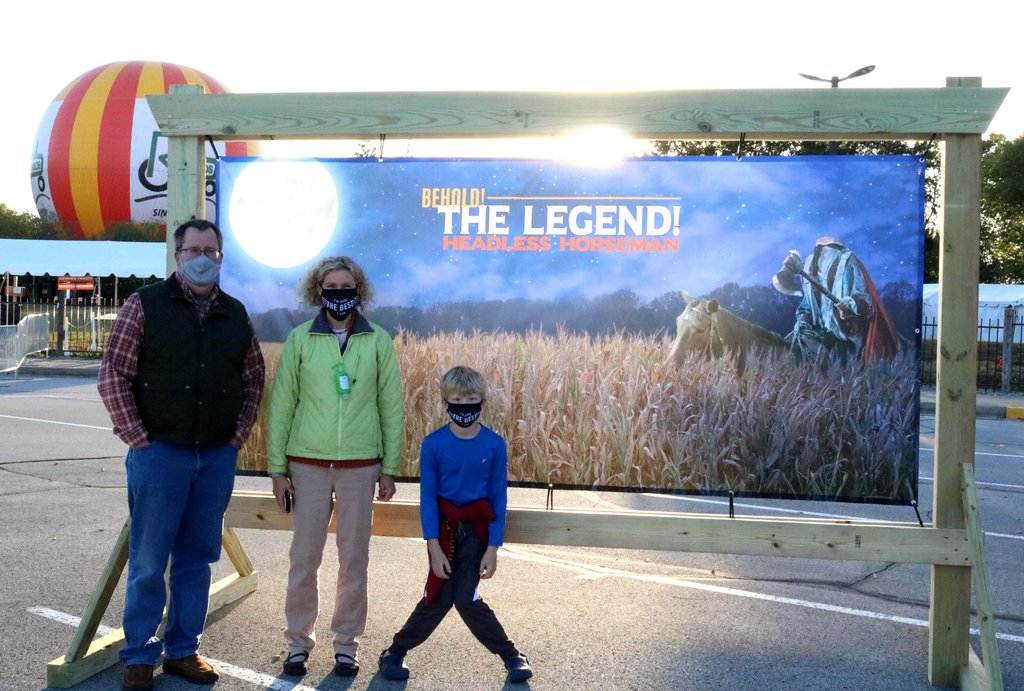ConnerPrairie's tweet photo. The perfect photo op. 📷

The horseman rides again tonight!  🎃 🐎 Reserve your Headless tickets now: https://t.co/S5HsQ17tQI

#HeadlessCP #ConnerPrairie https://t.co/XlsyAiYwuE