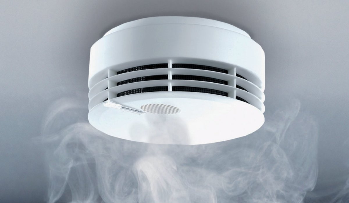 Les #systèmes de #détection #incendie destinés aux particuliers sont extrêmement sûrs et ne sont jamais désactivés : les détecteurs de fumée sans fil Genius H et Hx. Ils permettent de générer une alarme dans toute la maison, du grenier au sous-sol > hubs.ly/H0ypL9s0