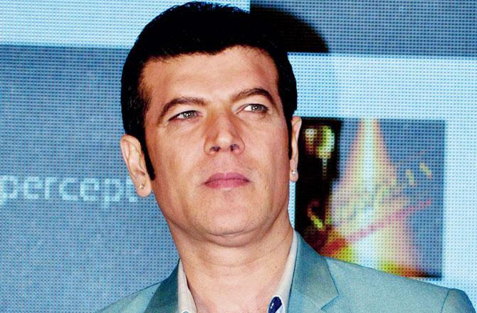 #AdityaPancholi's tryst with controversies: The actor has often grabbed headlines, usually for the wrong reasons which include allegedly picking fights, making controversial statements. Here's a look at some of his infamous tales. esht.in/hmv #Bollywooddarksecrets