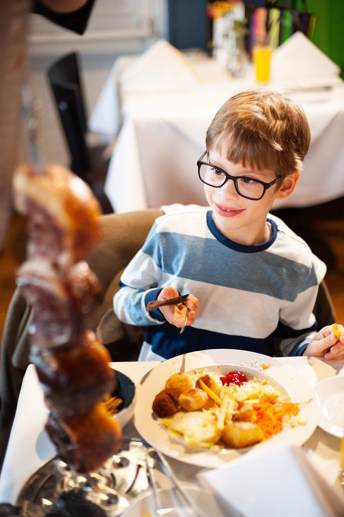 VillasBrazil's tweet image. Children love it at Bull Rodizio ! 
So much choice, healthy fresh eating and all for just £6.95 everyday . 
Children 10 &amp;amp; under £6.95 under 3 eat FREE ! 
Book today and treat the kids 😄 
buff.ly/2HmUiYq