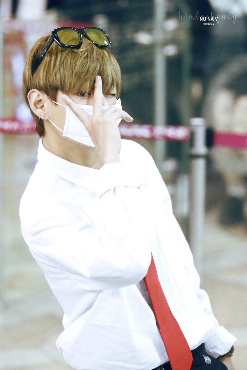 1day1V's tweet photo. #V #태형 (@BTS_twt) https://t.co/9eguTdzO1d