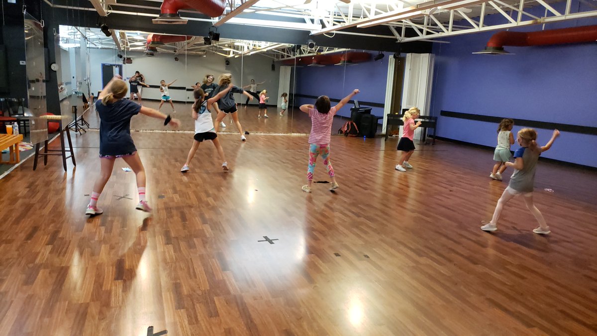 Young dancers have fun while learning key drama skills along with creative movement every Saturday morning. For ages 3-5, Shining Stars meet at 10am. Shooting Stars, ages 5-8, starts at 11:15am. #dctlouiaville #dancerstraining #danceclass #dancelessons #dancelife #dancetraining https://t.co/pHWQw5zPuo