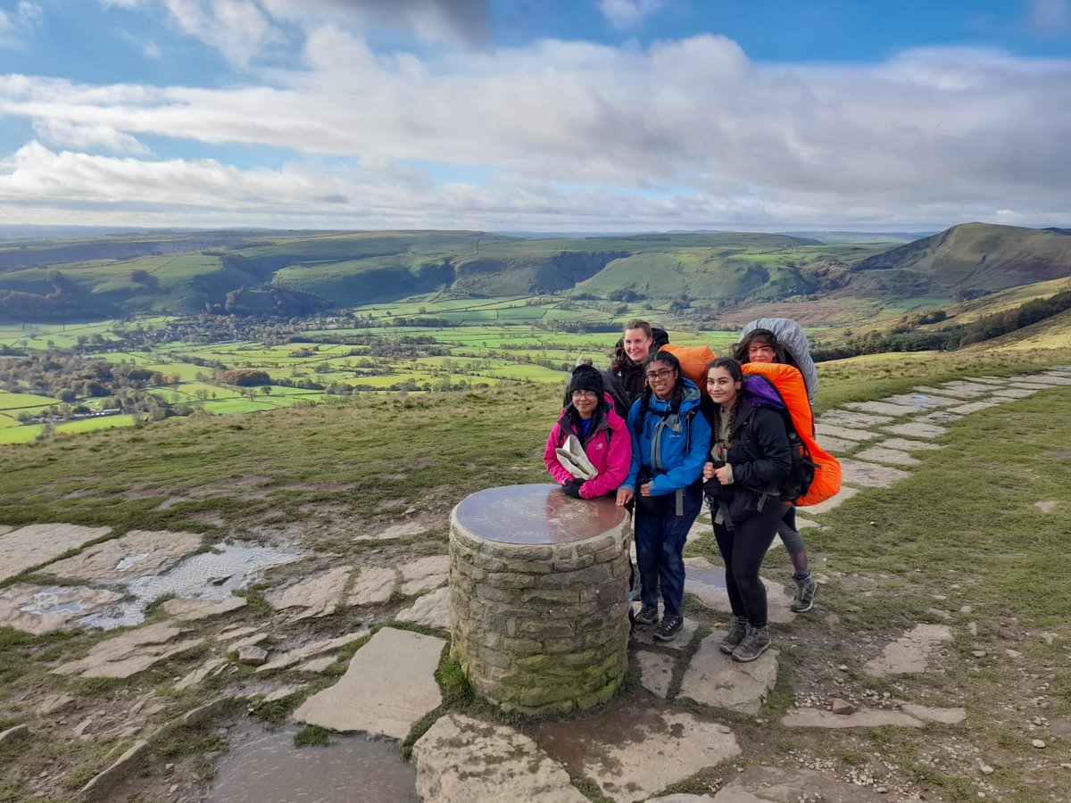 ActivAdventures's tweet image. Beautiful views from Lose Hill for the Gold teams this afternoon. @peakdistrict @GirlsWallington