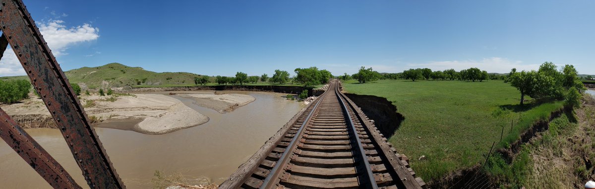 SENSRmonitoring's tweet photo. Throwback to this monitoring project! High water was the likely cause of this erosion pocket. 

#criticalinfrastructure #IIoT https://t.co/T62ws9mmfO