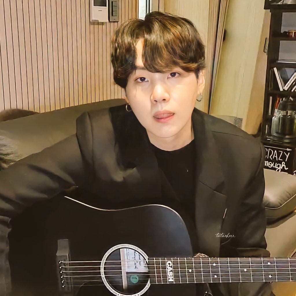 Suga being your boyfriend and he..💗
Harana (serenade) - traditionally the most common practice for suitors here in the Philippines to woo their sweetheart through romantic song. typically a man with guitar and singing outside your window. 💖✨
#SUGA #YOONGI https://t.co/I4CNQIY0Xs