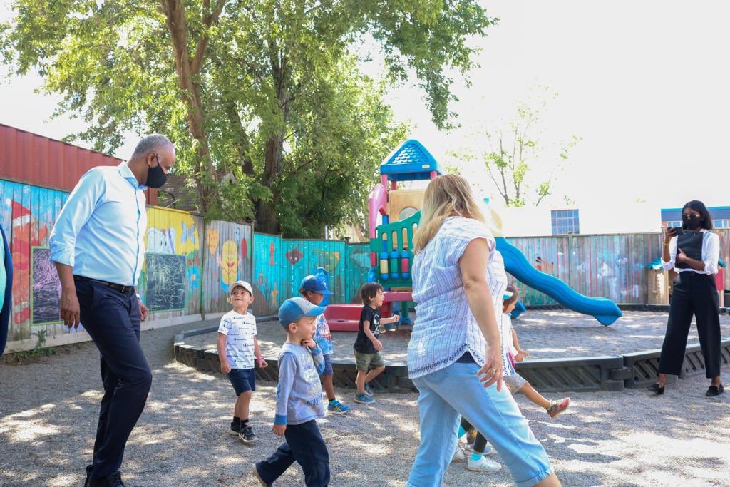 HonAhmedHussen's tweet photo. Aujourd'hui, c'est la journée d'appréciation des travailleurs en garderie et des éducateurs de la petite enfance ! Votre implication jouent un rôle important dans l'avenir de nos enfants. Merci pour tout ce que vous faites. https://t.co/0sDqHQYqnd