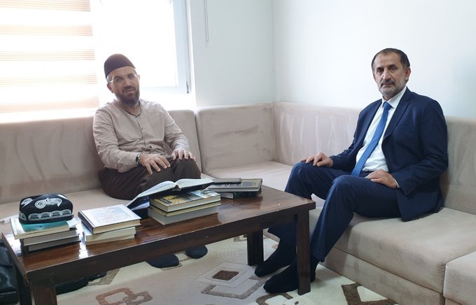 İFAM'ı ziyaret eden Kaynaşlı Belediye Başkanı Birol Şahin bey kardeşimle ümmetin ahvali üzerine hasbihal eyledik. Allah Teala iffetli bir neslin yetişmesi için mücadele veren, bu uğurda bedel ödemeyi şeref kabul eden yöneticileri muvaffak eylesin.