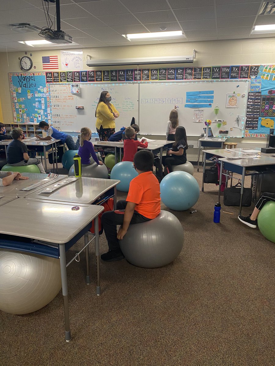 MrsAupperlee2nd's tweet photo. Miss Scherer from @UnkCoe is doing a fantastic job teaching my second graders subtraction. #ProudUNKAlum #GreatTeacherProgram https://t.co/iISilzNY4s