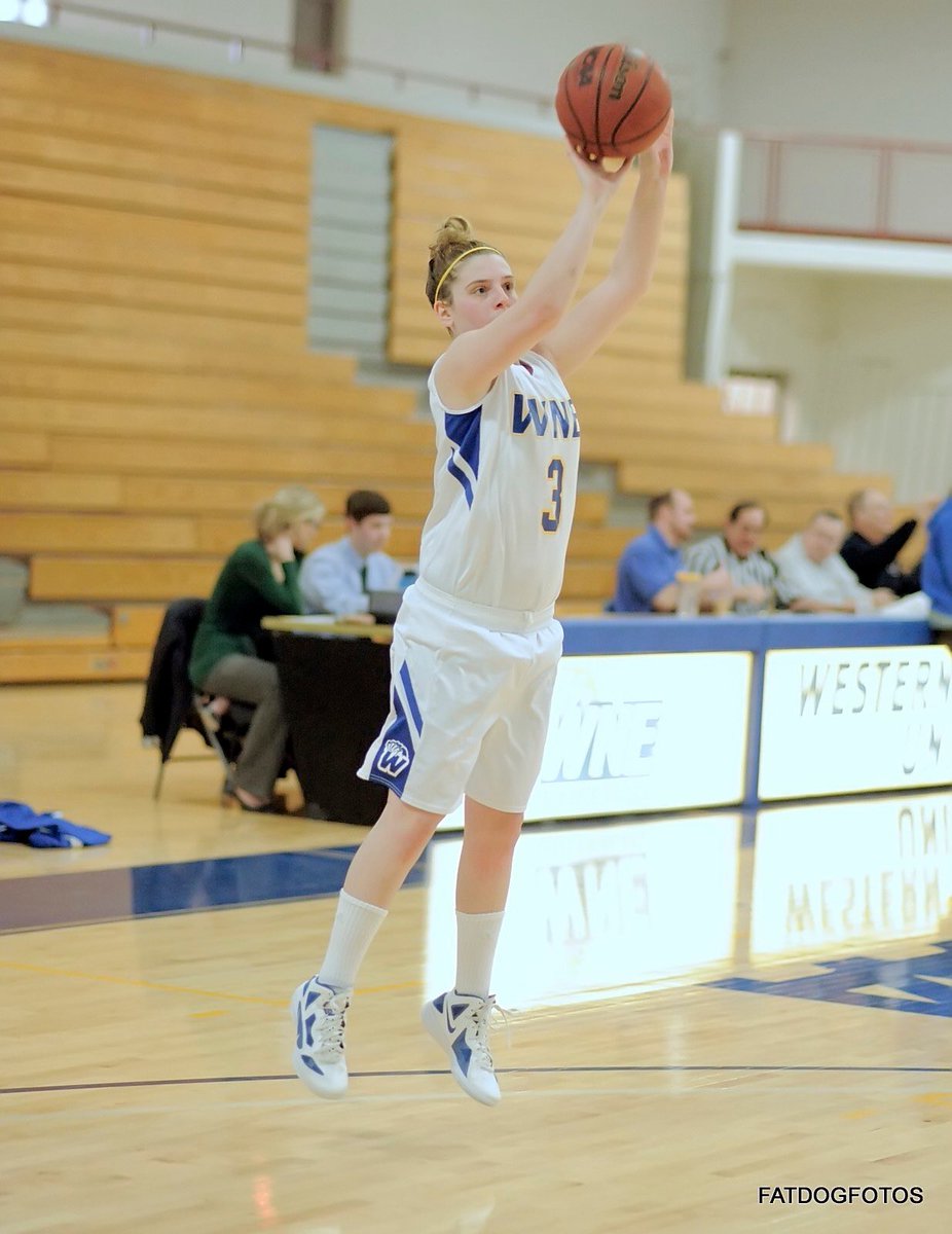 It’s #throwbackthursday and time to highlight another one of the alumni from our program: Ali Pessolano!
 
Swipe to see the throwback➡️⛹️‍♀️