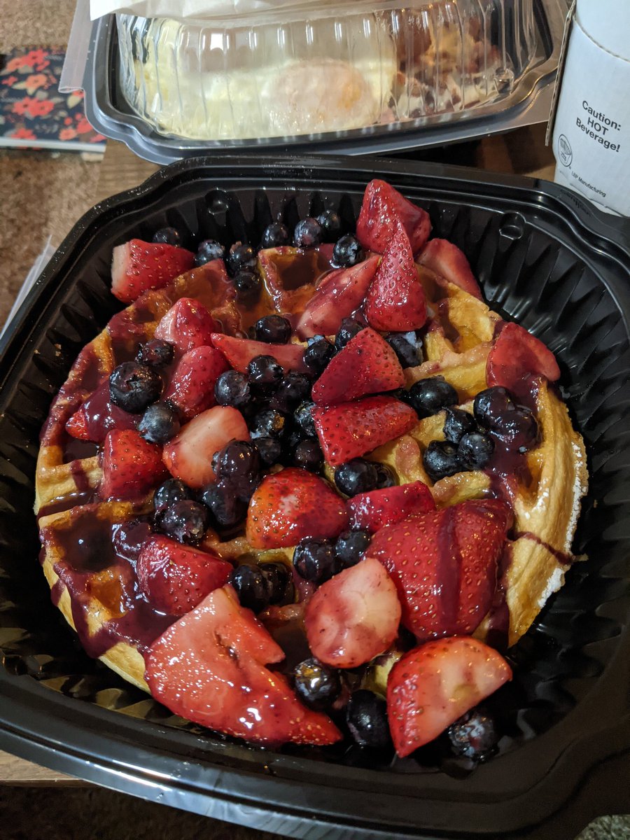 Life hack: order breakfast on a rainy day 😋 Sweet Diner waffles are definitely bringing some sunshine to my day. #visitmke #eatlocal