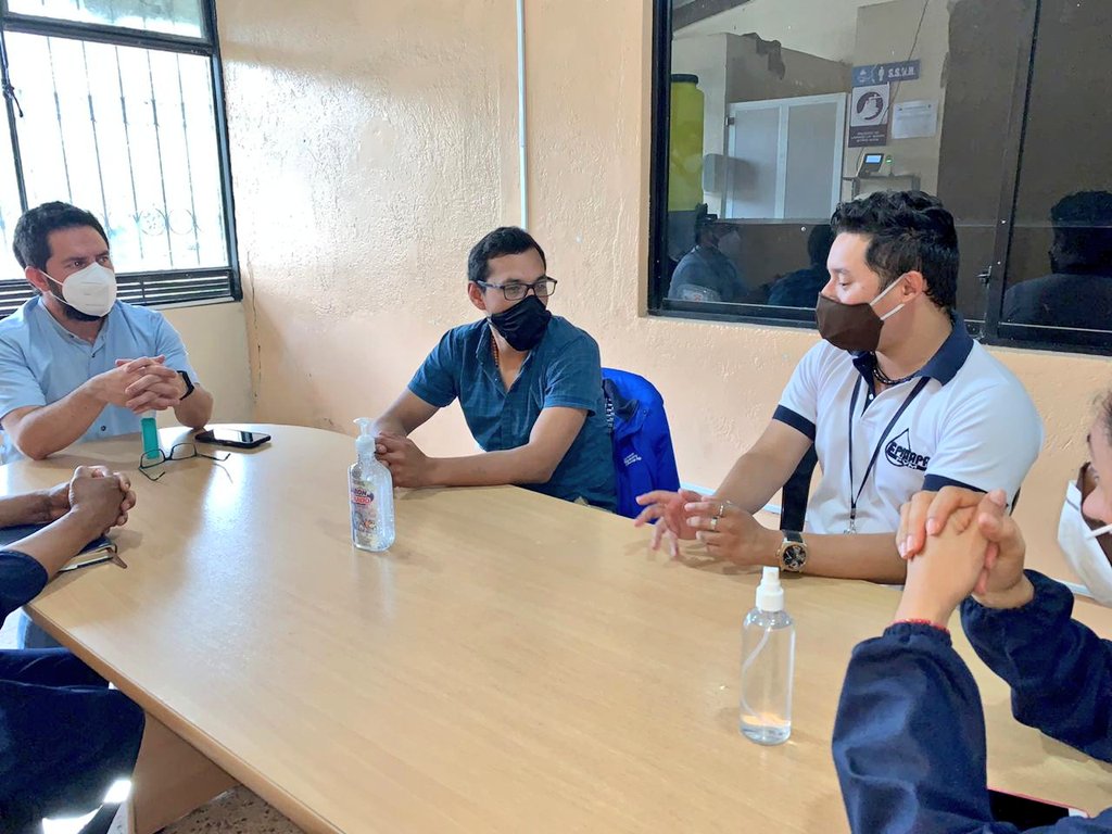 Reg_aguaEc's tweet photo. Pichincha| El Director Ejecutivo y el Director de Agua Potable de la ARCA, se reunieron con la Gerente de la Empresa Pública Municipal de Agua Potable y Alcantarillado de Pedro Vicente Maldonado a fin de canalizar acciones en beneficio de la comunidad de dicho cantón. https://t.co/QzMVIjC2FZ