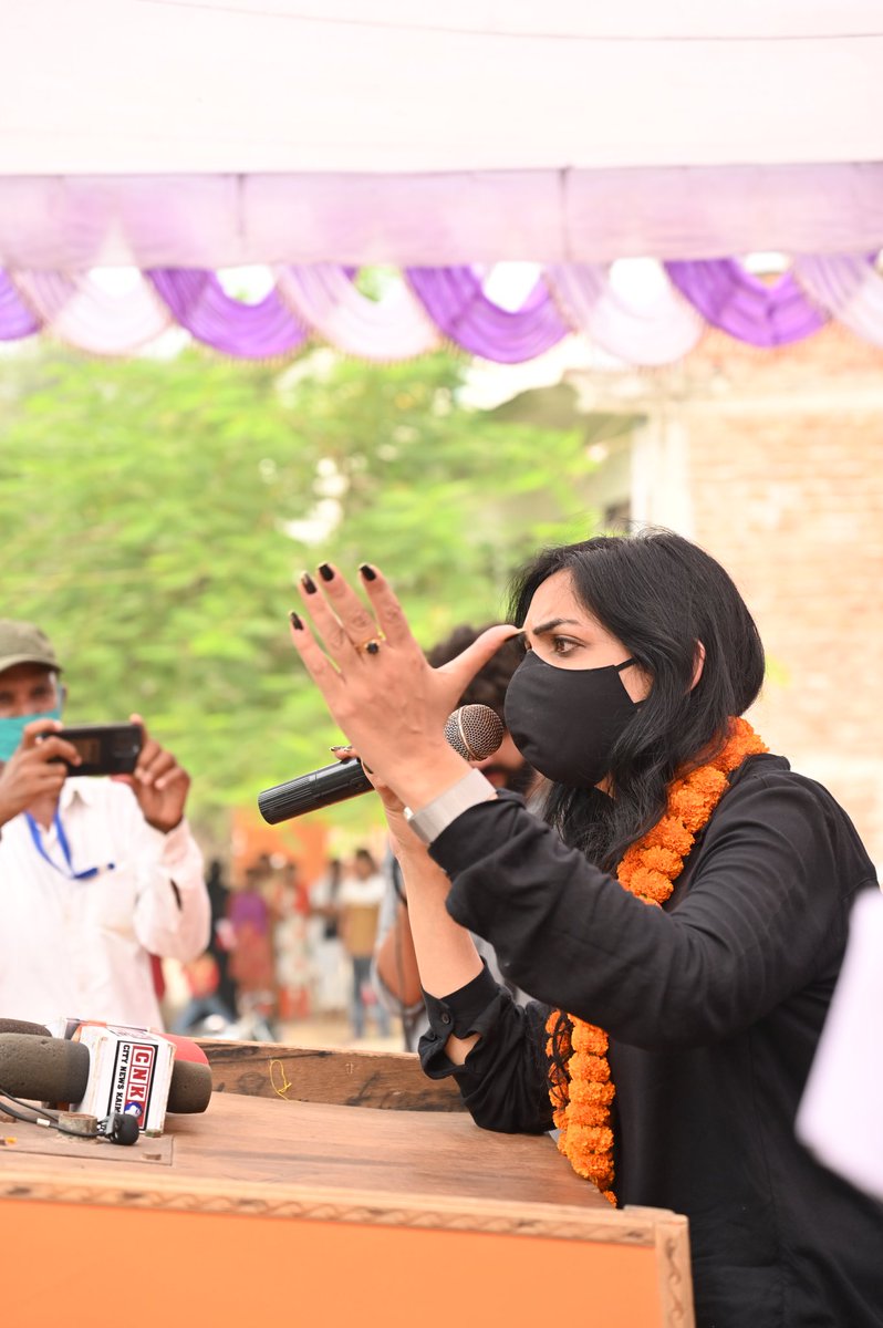“बिहार नंबर एक तभी बनेगा जब कैमूर नंबर एक बनेगा, जब रामगढ का सर्वांगीण विकास होगा, जब नुआंव जैसे जगह में डिग्री कॉलेज होगा, इंडस्ट्री लगेगी, रोज़गार मिलेगा...” (रामगढ, कैमूर) https://t.co/DlMzyaGzQT