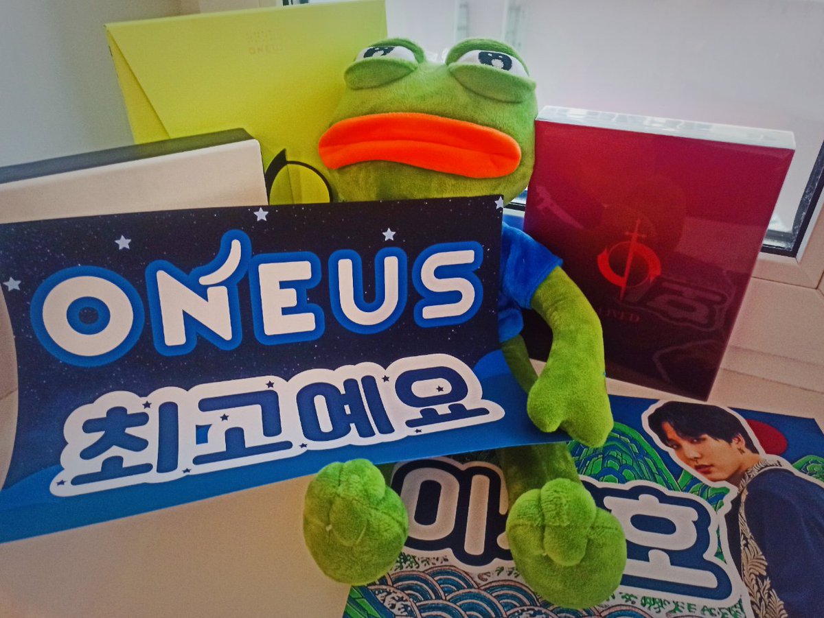 nika_moon004's tweet photo. I'm & Seoho's Pepe ready for @official_ONEUS on @KCON_Global at this Friday 🤩💜🌙
See you there tomoons! find my banners on KCON-er screen (if I will there😅🙂)
Can't wait ☺️🌙
#ReadyForKCONTACT #KCONTACT #ONEUS @kconusa #KCON https://t.co/B6AXGGire6
