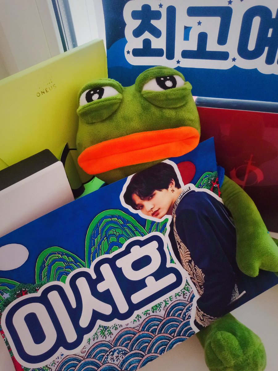 nika_moon004's tweet photo. I'm & Seoho's Pepe ready for @official_ONEUS on @KCON_Global at this Friday 🤩💜🌙
See you there tomoons! find my banners on KCON-er screen (if I will there😅🙂)
Can't wait ☺️🌙
#ReadyForKCONTACT #KCONTACT #ONEUS @kconusa #KCON https://t.co/B6AXGGire6