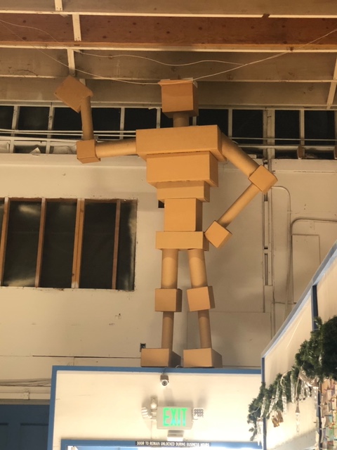 I had to pick up some boxes for a moving project in #SantaBarbara, and this beauty was there to welcome me at the door. 📦#armascosupplies #boxman #movingday #movemanagers #moving #estateclearout