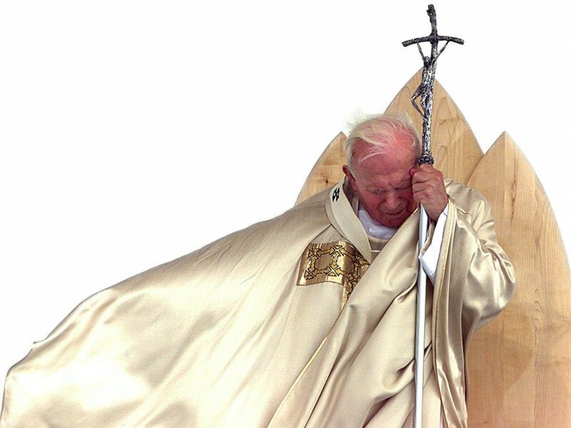 Hoje, 22 de Outubro, celebramos o dia de São João Paulo II. O dia em que Karol Wojtyla celebrou sua primeira missa como Papa, em 1978, iniciando seu pontificado.

“Se queres encontrar a fonte, deves caminhar para o alto, contra a corrente'.JPII

Que falta ele faz por aqui. 😞