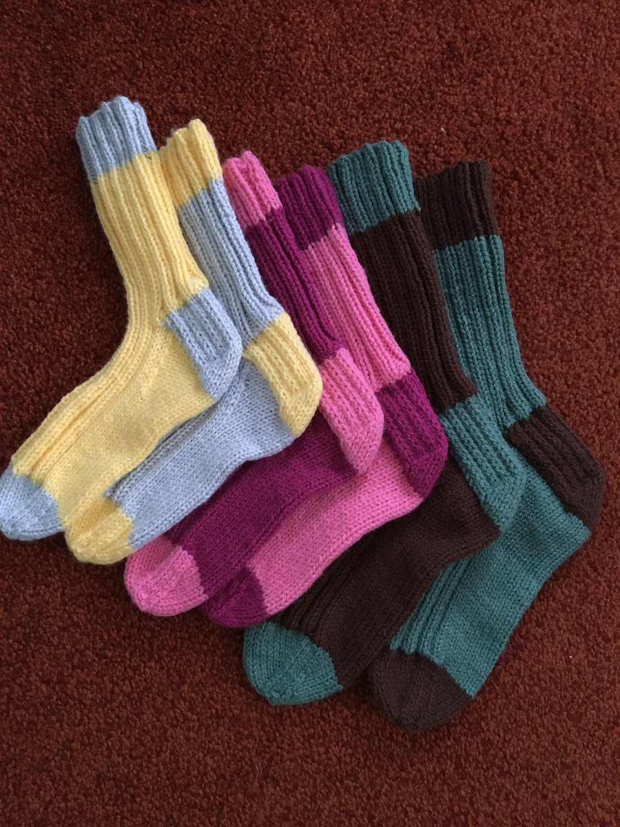 c_moxibal's tweet photo. @LizBreen14 @NicolaBatem @drjomeehan @davidgauntlett @RussGlennon I’ve been knitting socks. Between us we could have an online craft fair. Operations management in practice! #knitting #crafts https://t.co/0IiTb9f0Vz