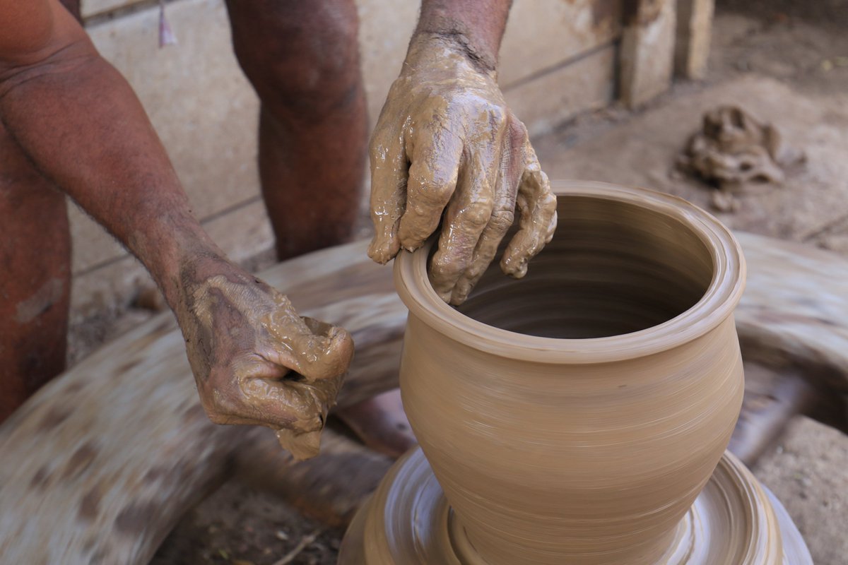 Are you willing to get your hands dirty? At Cheruvayal in Wayanad, skilled craftsmen will show you how to mould clay to make attractive pottery. Put that too on your to-do list. #traditional #ResponsibleTourism #HumanByNature #KeralaTourism