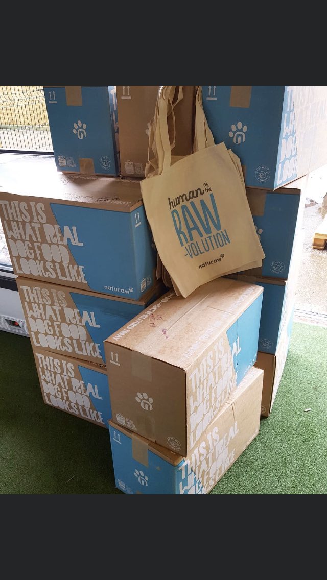 PET_SHACK_DELI's tweet photo. Happy Thursday Pet Shakers!😊🐾 A massive @feednaturaw delivery has just arrived 👐 To celebrate we have 6 Naturaw tote bags to give away Today & Tomorrow. All's you have to do is spend £20+ on Naturaw 😁 there's only 6 so be quick!#naturaw #realdogfood #rawdogfood #liverpooldogs https://t.co/Vo31OSlgf4