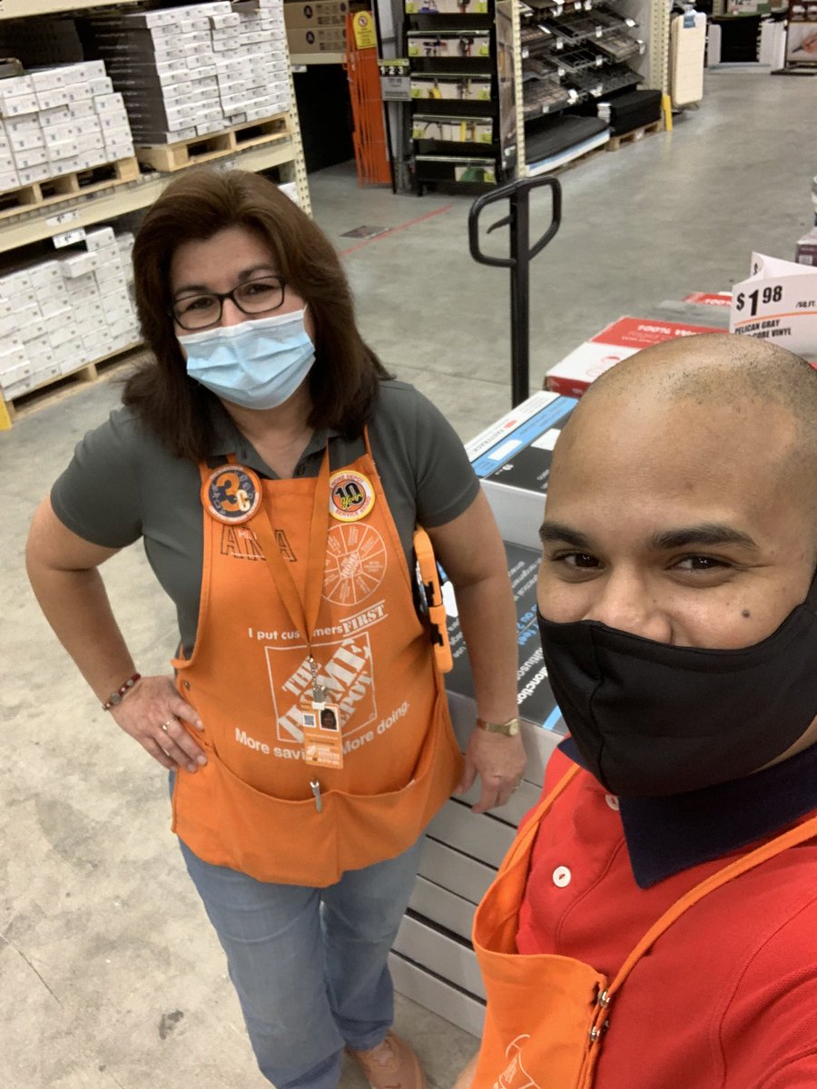 AnaAlas19's tweet photo. Visiting Store # 6872 with Hansel Flooring Supervisor, taking care of the customers! @THDjohnatti @HDMSFLORIDAMARK @RMongeau @sfagra https://t.co/JaDjuVuXtO