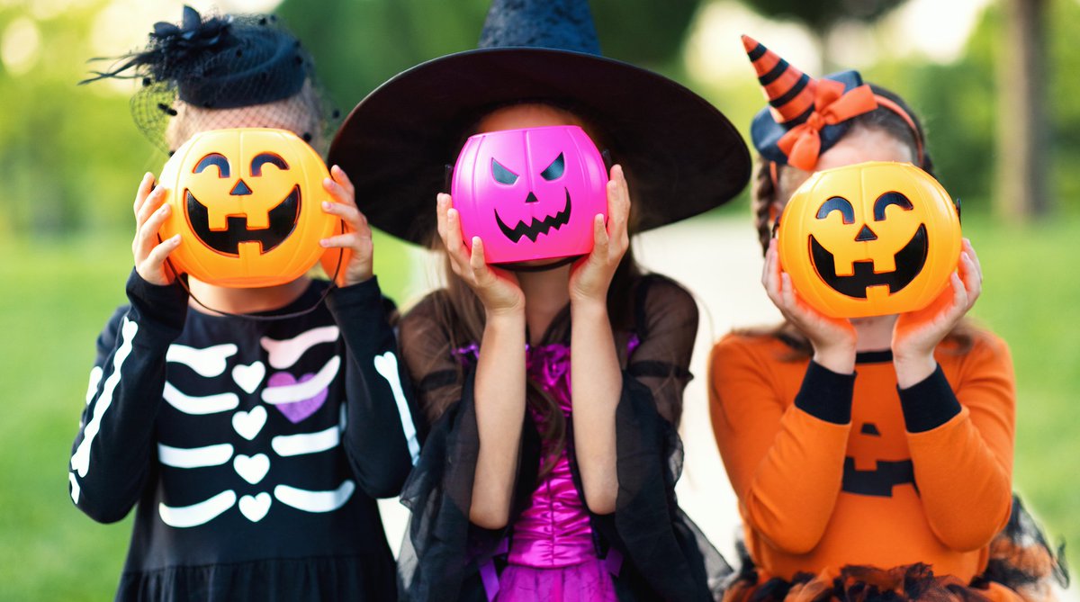 celebrationpt's tweet photo. It's almost time for our #HalloweenFest! On October 30, starting at 6 pm we'll have haunted hayrides, trick-or-treating at #CelebrationPointe stores, dance performances and much more! Check out all of the spooky good fun we have planned! https://t.co/qI5nE723N4 https://t.co/4PodOMV0R1