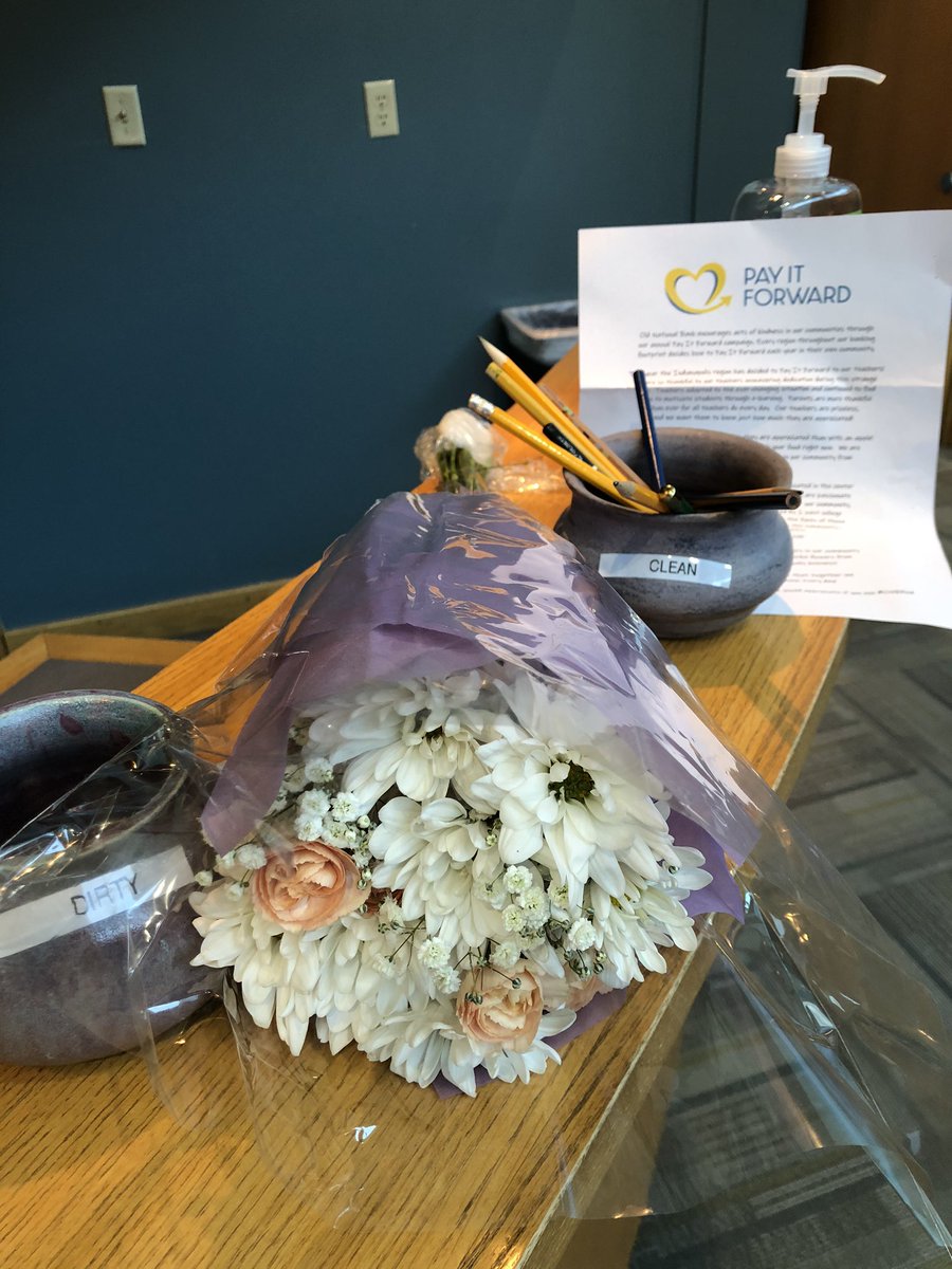 Thank you so much for this beautiful treat from the Old National Bank!  #ONBKind It’s wonderful to be appreciated and thanks to the @flowerboysindy ❤️