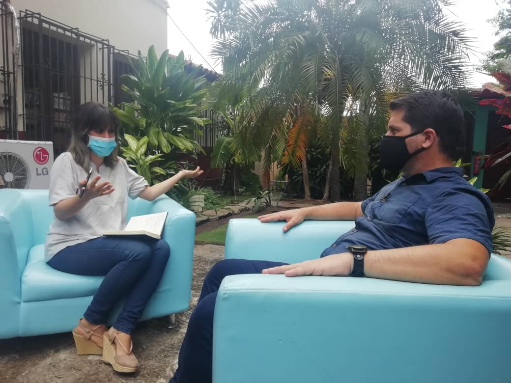 Sacando_Cuentas's tweet photo. Nuestra reportera Lissy Rodríguez entrevistó al investigador Ricardo Torres, del Centro de Estudios de la #EconomíaCubana, para conocer sobre las #InversiónExtranjera en #Cuba. Los detalles este viernes.

#DebateEconómico #TuBolsilloCuenta https://t.co/dZATFcWKtf