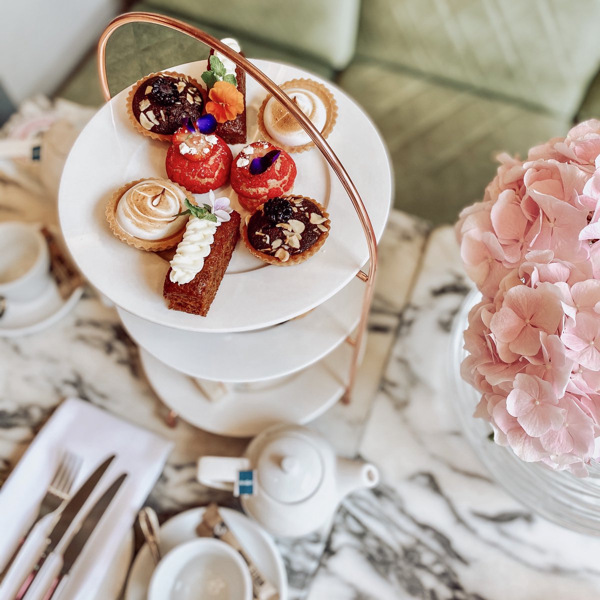 Good morning, we are missing all your lovely faces. We know that some of you may not be able to treat a loved one just now so why not purchase a gift voucher for a later date? 💕 ✨ 😍 

Browse our vouchers 👉 bit.ly/2BOgWV7