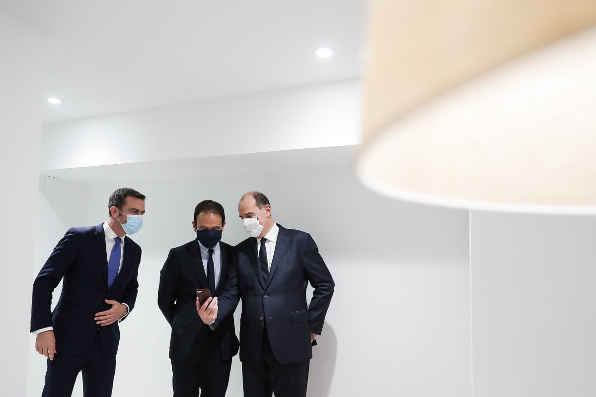 JeanCASTEX's tweet photo. Le Gouvernement lance aujourd’hui la nouvelle application  #TousAntiCovid. 
Comme moi, je vous invite tous à la télécharger.
Plus nous serons nombreux à l’avoir sur nos téléphones, plus elle sera efficace.
• iOS →  https://t.co/Ux4mulfxtX 
• Android → https://t.co/hd2vKasl5U https://t.co/cBAlqZ0z2L