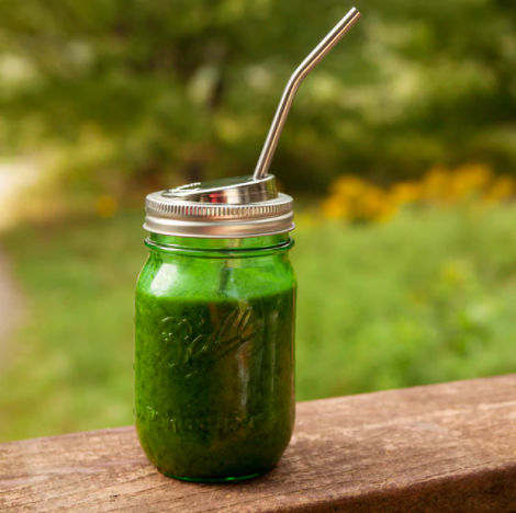 Say good-bye to plastic straws! This special Limited Edition Lid is designed to be used exclusively with a (reusable and sustainable) straw, making drinking on-the-go sleek, easy, and sustainable.