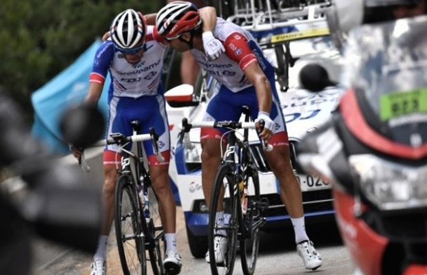 Thibaut Pinot no toma la salida en la tercera etapa - https://t.co/5hwNgYLGmg #Deportes https://t.co/MjXKBlyDZy
