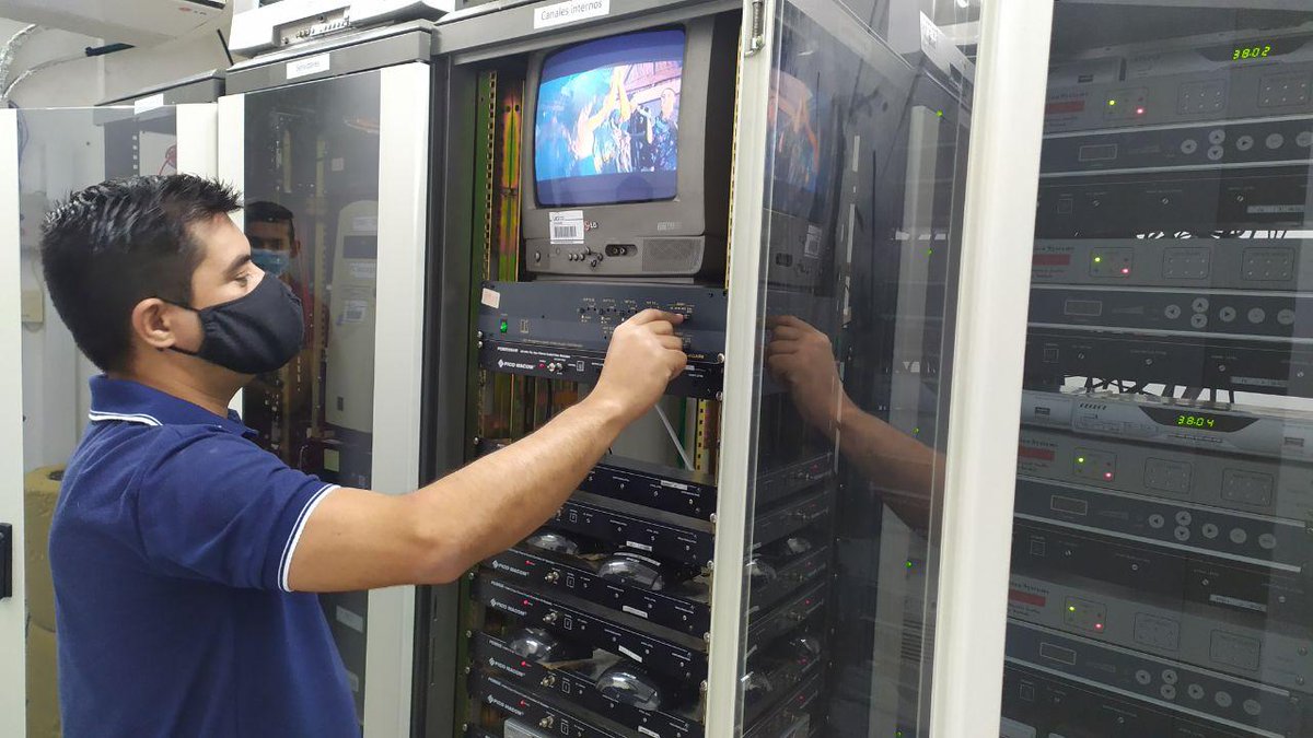 universidad_uci's tweet photo. Nos preparamos para recibir a estudiantes y profesores en nuestro campus, alistando nuestro circuito cerrado de televisión y las señales de UCITeVe y Radio Ciudad Digital, piezas esenciales en nuestros sistema de comunicación institucional. #SomosUCI @WalterBG_uci @CubaMES #Cuba https://t.co/IpRU8qrZqR