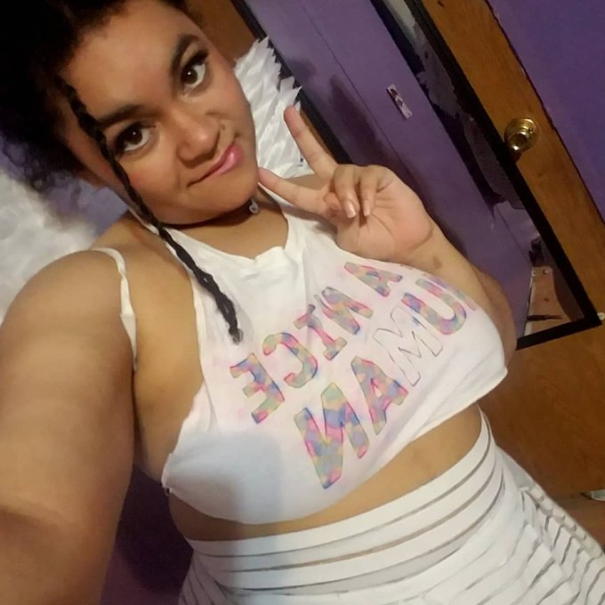 just blessing the timeline with my angelic presence 😘 https://t.co/1N1r6dsfon<a href="/tag/lollipopchainsaw"class="tags"><span>#lollipopchainsaw</span></a>