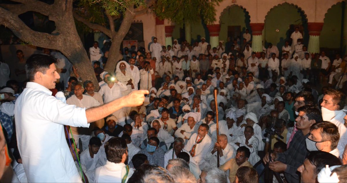 DeependerSHooda's tweet photo. बरोदा में लड़ाई जीत की नहीं, जीत के अंतर की है, बीजेपी की ज़मानत ज़ब्त करवाएगी जनता।

आज देर शाम गाँव मुंडलाना में कांग्रेस प्रत्याशी भाई इन्दुराज नरवाल के पक्ष में चुनावी जनसभा कर मतदान की अपील की। साथ में अनेकों कांग्रेस विधायक व वरिष्ठ नेतागण मौजूद रहे। https://t.co/KPmUeFYWuU
