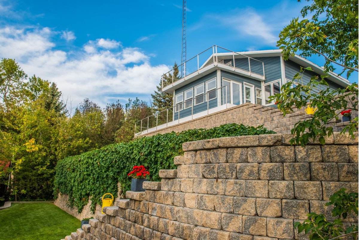 barkmanconcrete's tweet photo. Our RomanPisa wall looks magnificent in this backyard project.
Contractor: Rocksolid Landscaping
#creatingconcretesolutions #romanpisa #walls #retainingwalls #landscapedesign #Landscaping #outdoorspaces #outdoorliving #concretedesign #style #barkmanconcrete #hardscapes https://t.co/1OCLQPLmDo