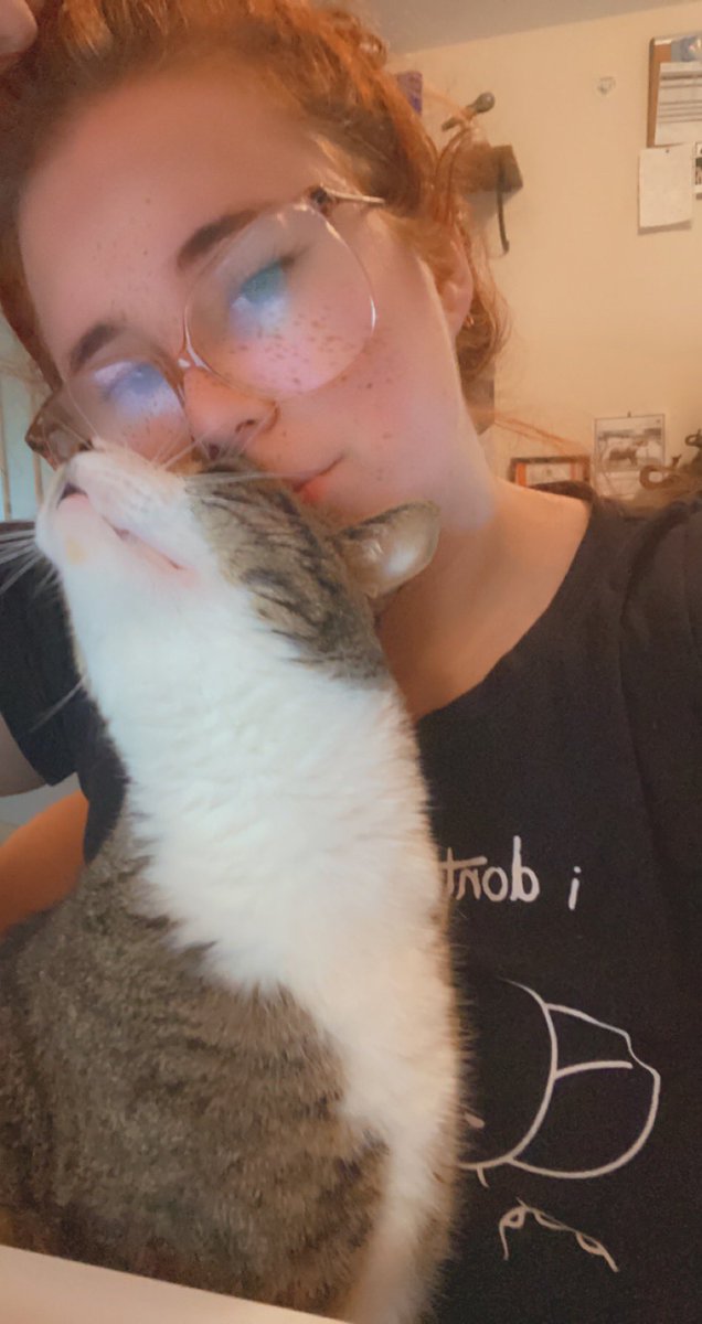 AshleyEANews's tweet photo. ME: I have a lot to do today.
NYLE: Mommy, hi, whatcha doing? Give me attention.
#WorkingFromHome #WorkingFromHomeWithPets #CatMom https://t.co/Gbck1lcyto