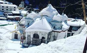 During the winter months the temple kapat shuts down for darshan, and the presiding deity image is shifted to its winter home in Mukhwas which is also known as Mukhba. Situated in the very beautiful hill town of Harsil.