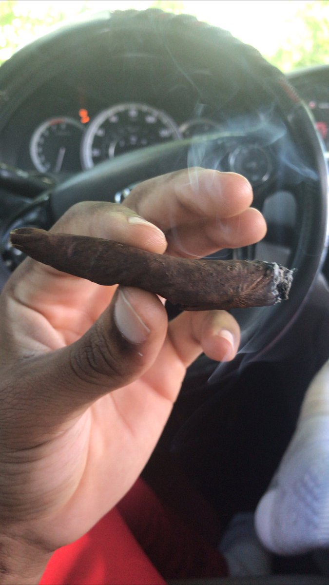ByzDrty's tweet photo. Choose ur champ #DrtyByz #Marrybud #Highouse #kingkongfingers #bigblunts #cigarblunts #backwoods https://t.co/GwEUIgBshe