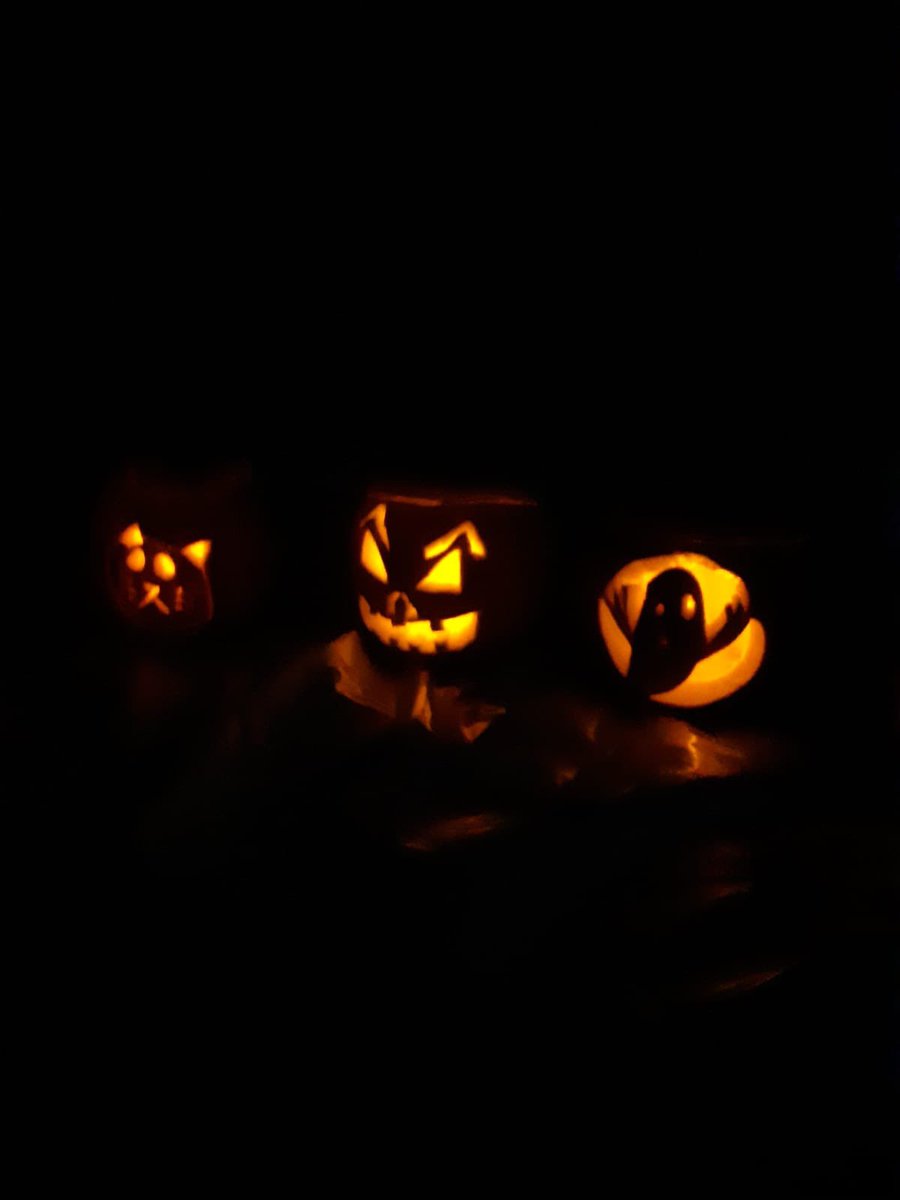 Our lovely lunch club kids carved pumpkins today and look how well they did. They had great fun! Then a little disco with games at the end. Sausage & mash for lunch & tomato soup recipe bags 🍅 #holidayprovision #holidayhunger