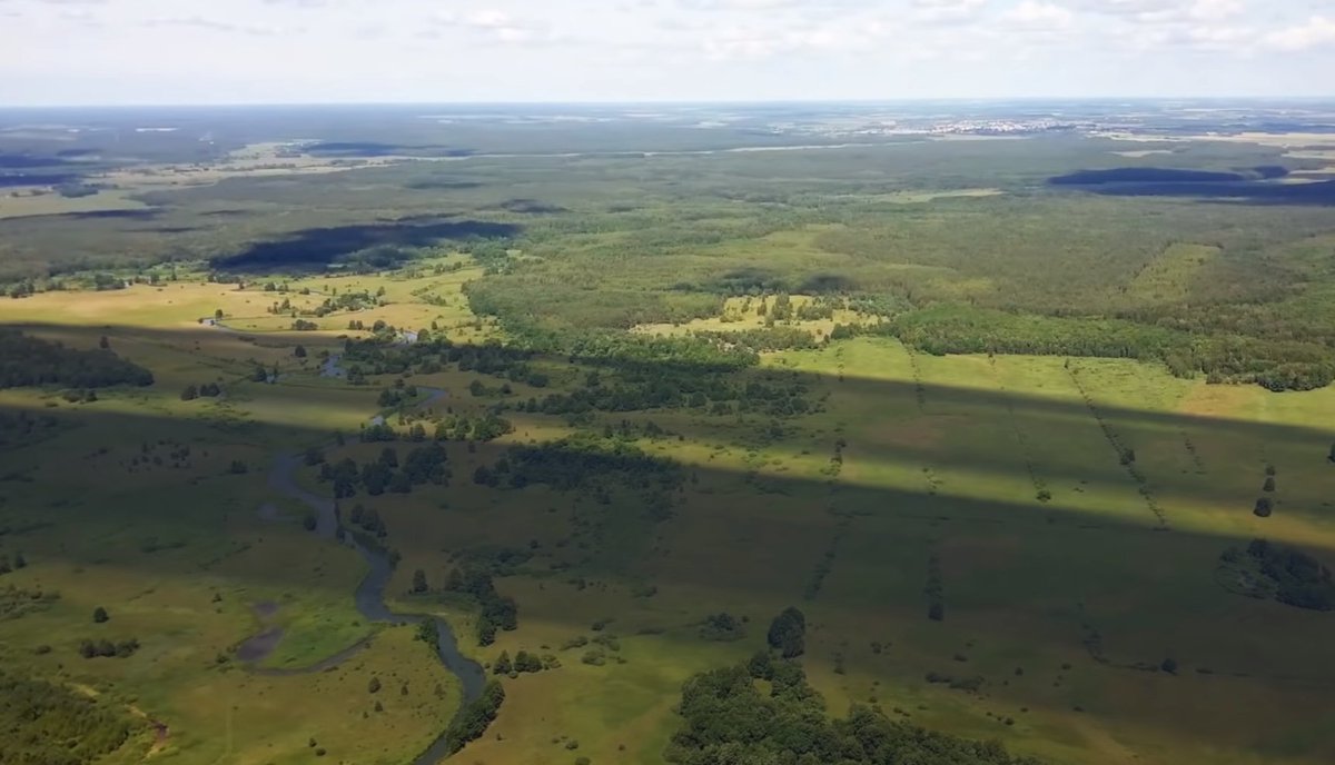 La vue depuis un avion serait encore plus incroyable  On ferait des selfies en tenant compte des anneaux 