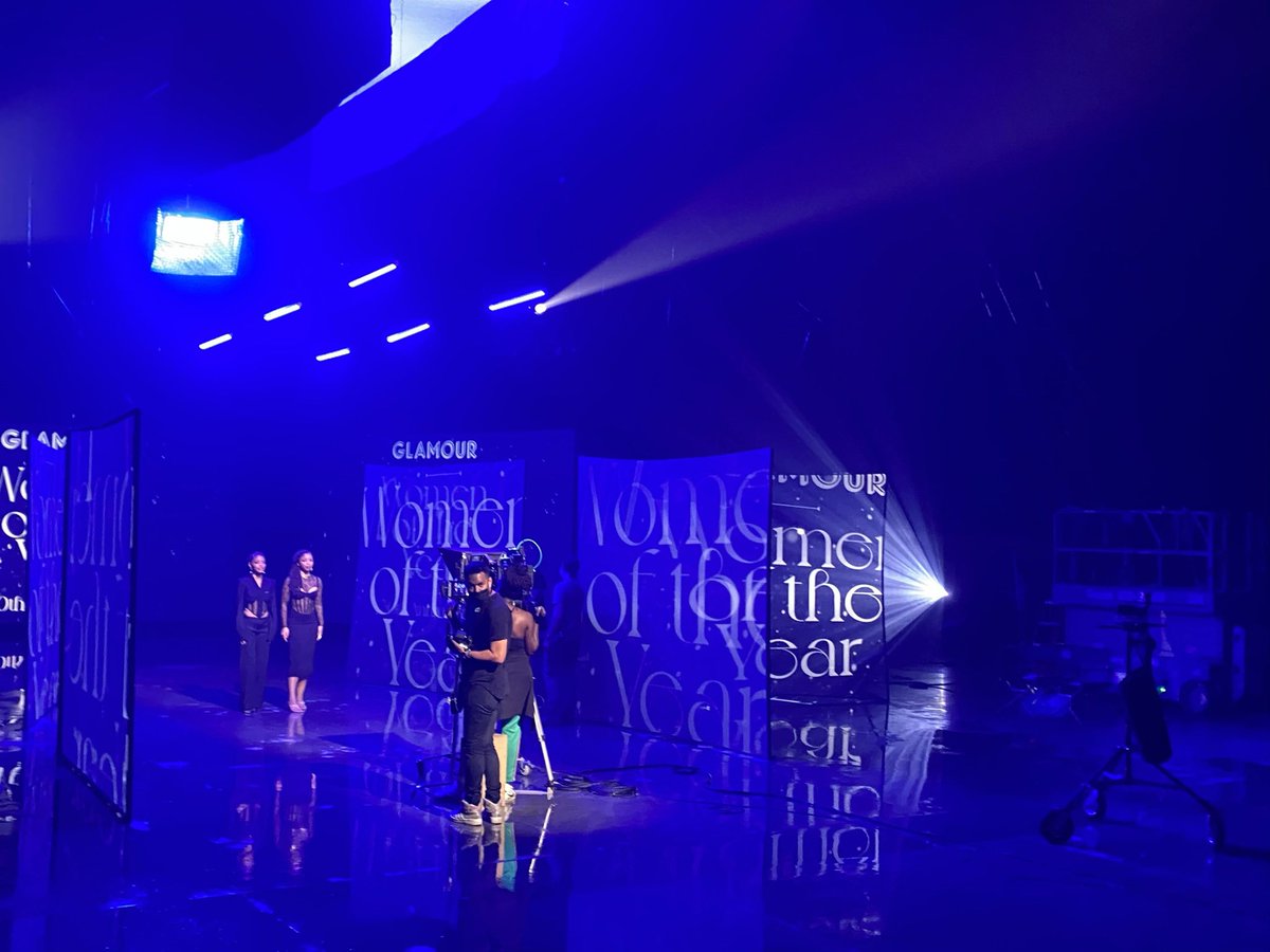 olamedey's tweet photo. Proud to have been part of 1/3 of the 3 person lighting team that created this very technical shoot.
As expected that dark skin had to glow β¨β¨
#LightingTeam #Cinematography #LightingTechnician #CLT #ChiefLightingTechnician #WOTY https://t.co/7qcQYyrHSM