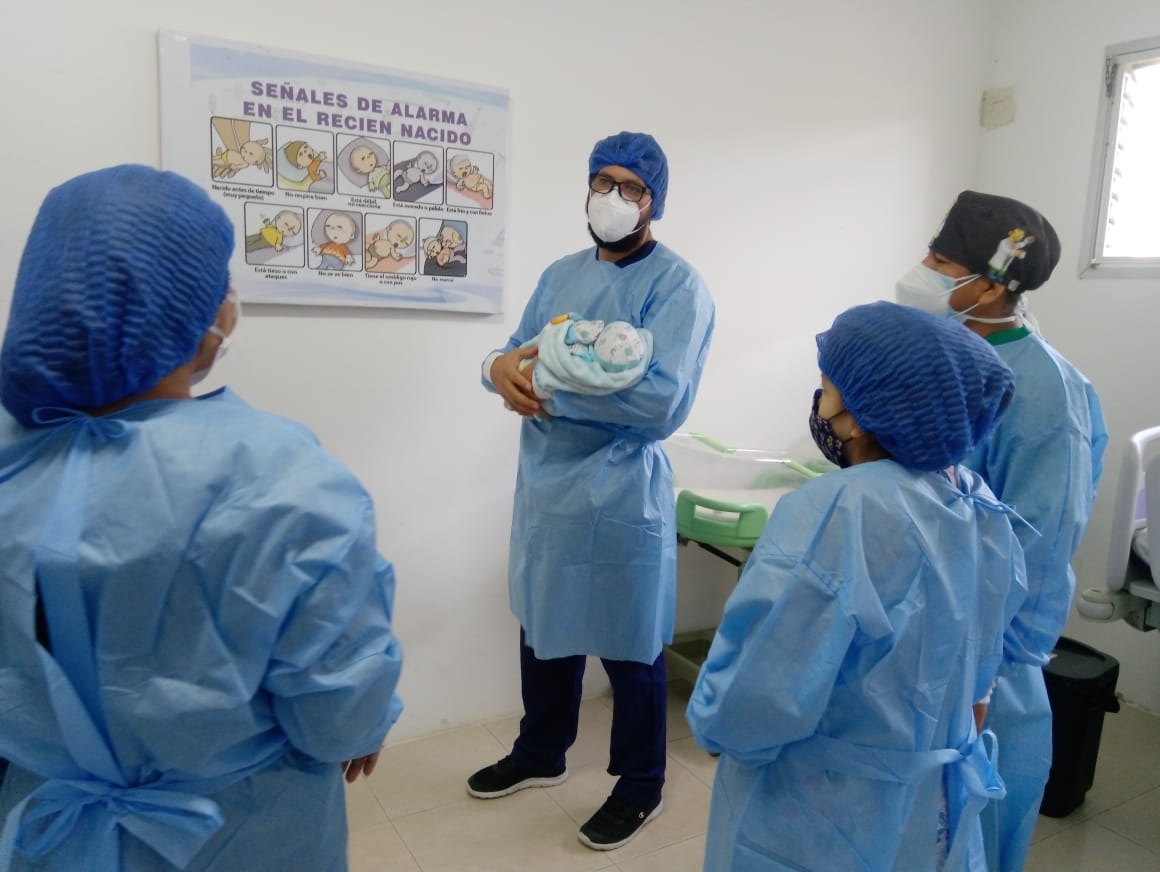 DPS_LosRios's tweet photo. #SantaElena | Embarazadas realizan tour de reconocimiento de sala de parto humanizado en el hospital de Manglaralto, con el objetivo de que las gestantes conozcan y accedan a los beneficios de esta área.

#ActivadosPorLaSalud https://t.co/4inD03Wbf1