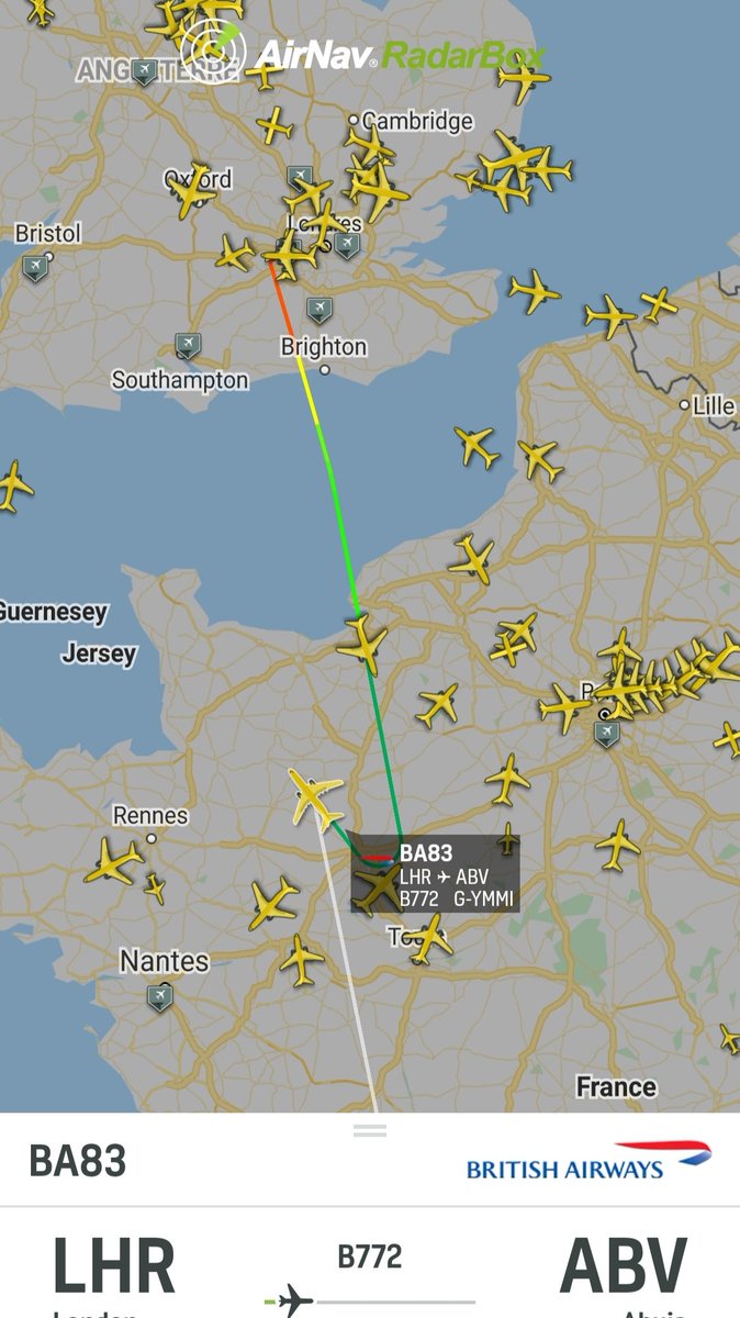 AirNavRadar's tweet photo. .@British_Airways #BA83 is declaring an emergency and returning to London https://t.co/FajAeza7ve https://t.co/PFqPq5NOiH