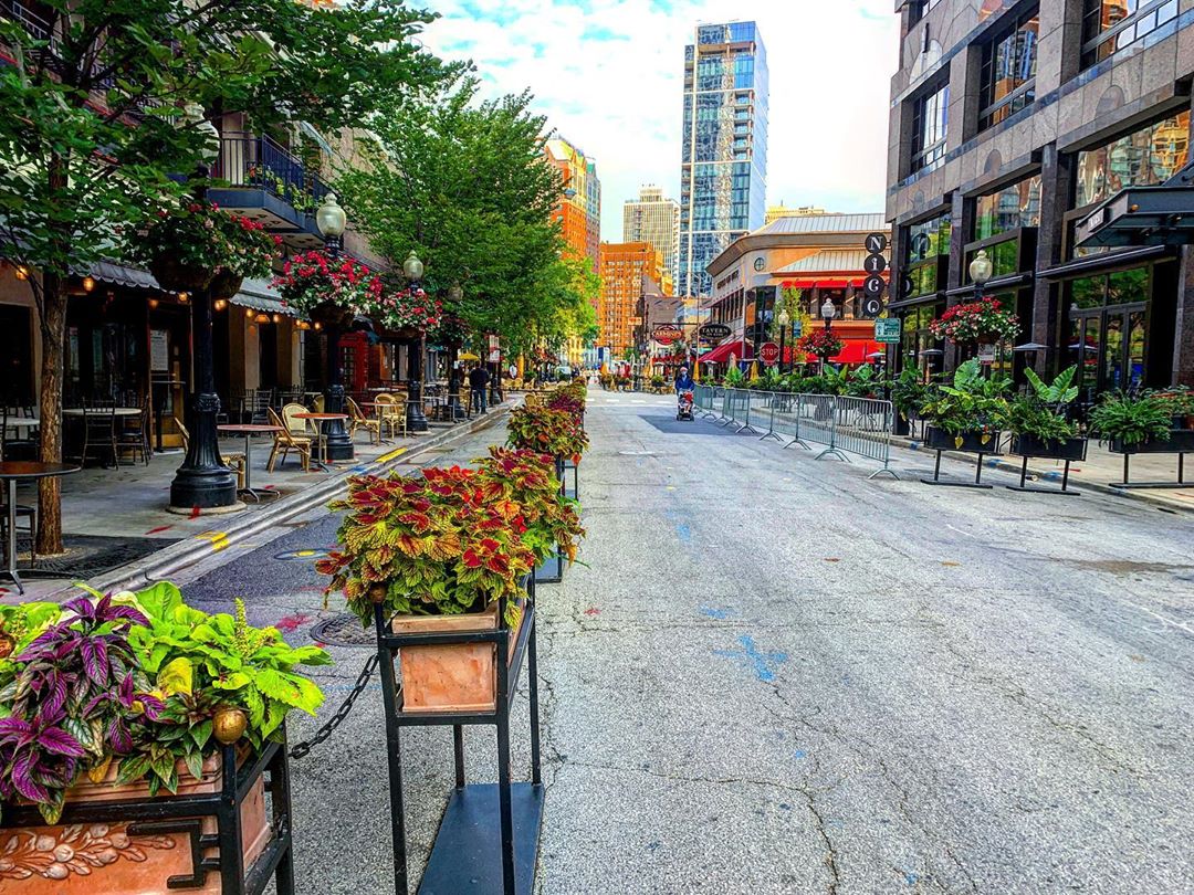 Soaking up some Gold Coast charm on the Nico patio. Outdoor and indoor dining available.
📷 bojandordevic on Instagram

#NicoOsteria #GoldCoastChicago #chicagorestaurants #patiodining #goldenhour #chicagodining #chicagodiningscene #eaterchicago #eeeeeats #infatuationchi #312eats