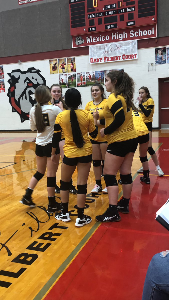 Hornets beat Mexico 27-25 in set 1!