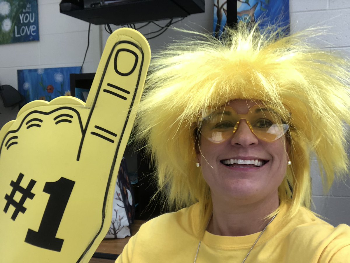 Lov2teachK's tweet photo. House Day RHES #Edisonhouse #housespirit  #Keepcalmstaybright https://t.co/VOpP6Ucz58