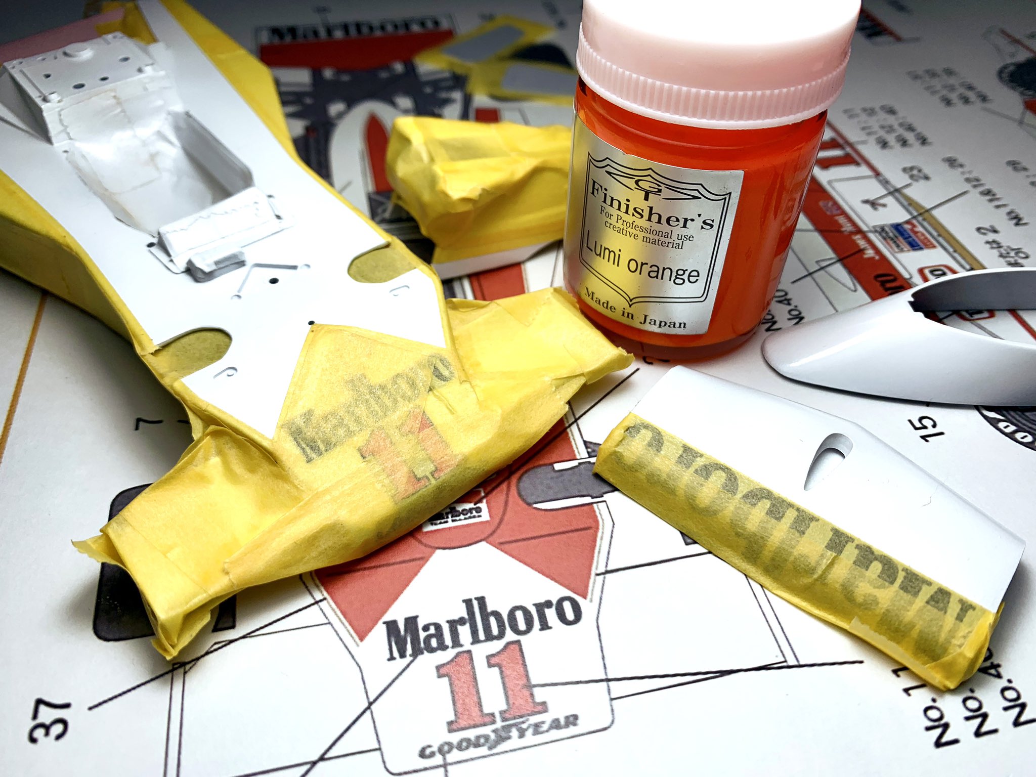 تويتر Sho Taro على تويتر タミヤ 1 マクラーレンm23 1976 今朝の模型時間はマルボロ ラインのマスキングまで Marlboroロゴと微妙な位置関係なのでデカールをスキャンしてラベルシールに出力 それをアタリに貼り込んで確認してからマスキングしました T