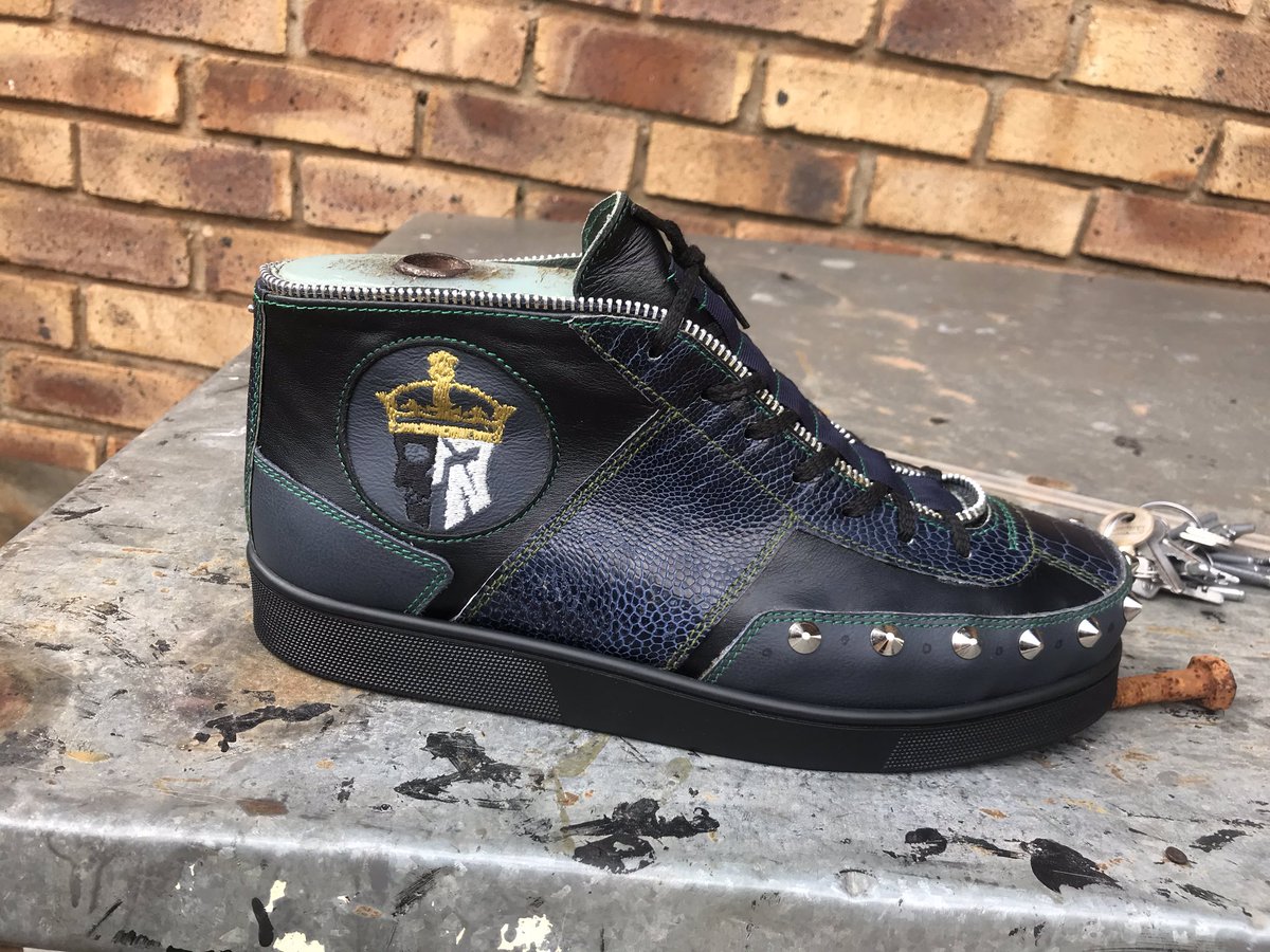 ItumelengModib9's tweet photo. New baby#spinara handcrafted shoes and belts support Local https://t.co/Q4bk0fZnfB